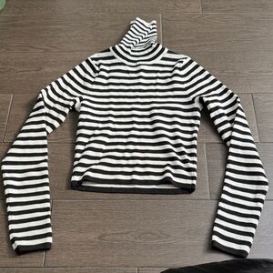 FOREVER 21 cropped striped turtleneck small